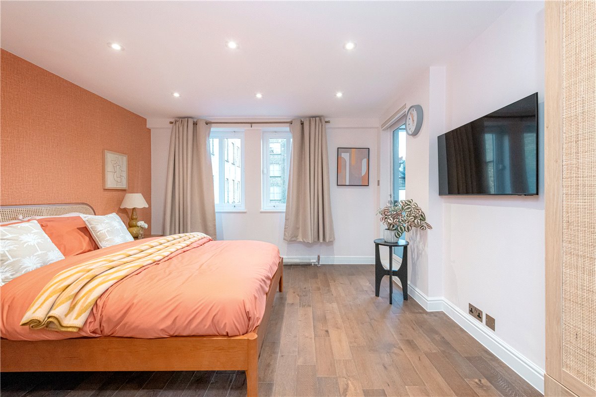 2 bedroom Flat, Curzon Street, Mayfair, W1J - Available, Image 4