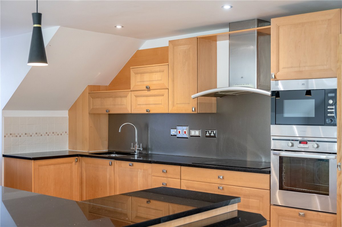3 bedroom Flat, The Avenue, York, YO30 - , Image 2