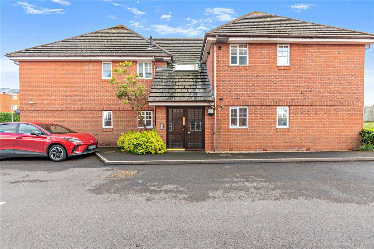 2 bedroom Flat, Newtown Road, Newbury, RG14 - Sold STC