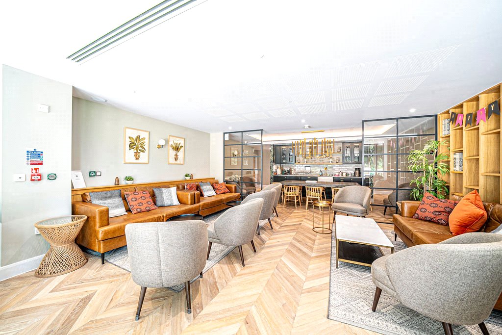 2 bedroom Flat, Holts Court, Sarum Road, SO22 - Sold STC, Image 3