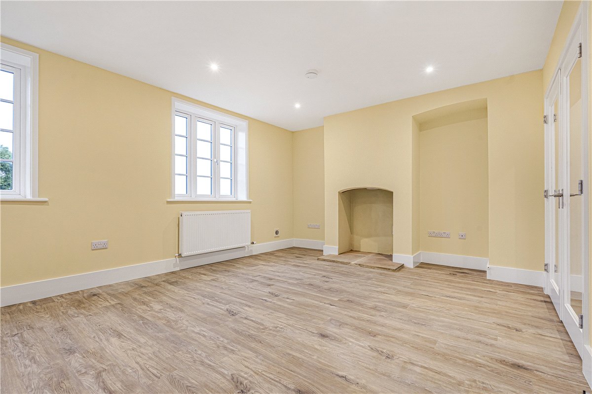 4 bedroom House, Ardley Road, Middleton Stoney, OX25 - Available, Image 2