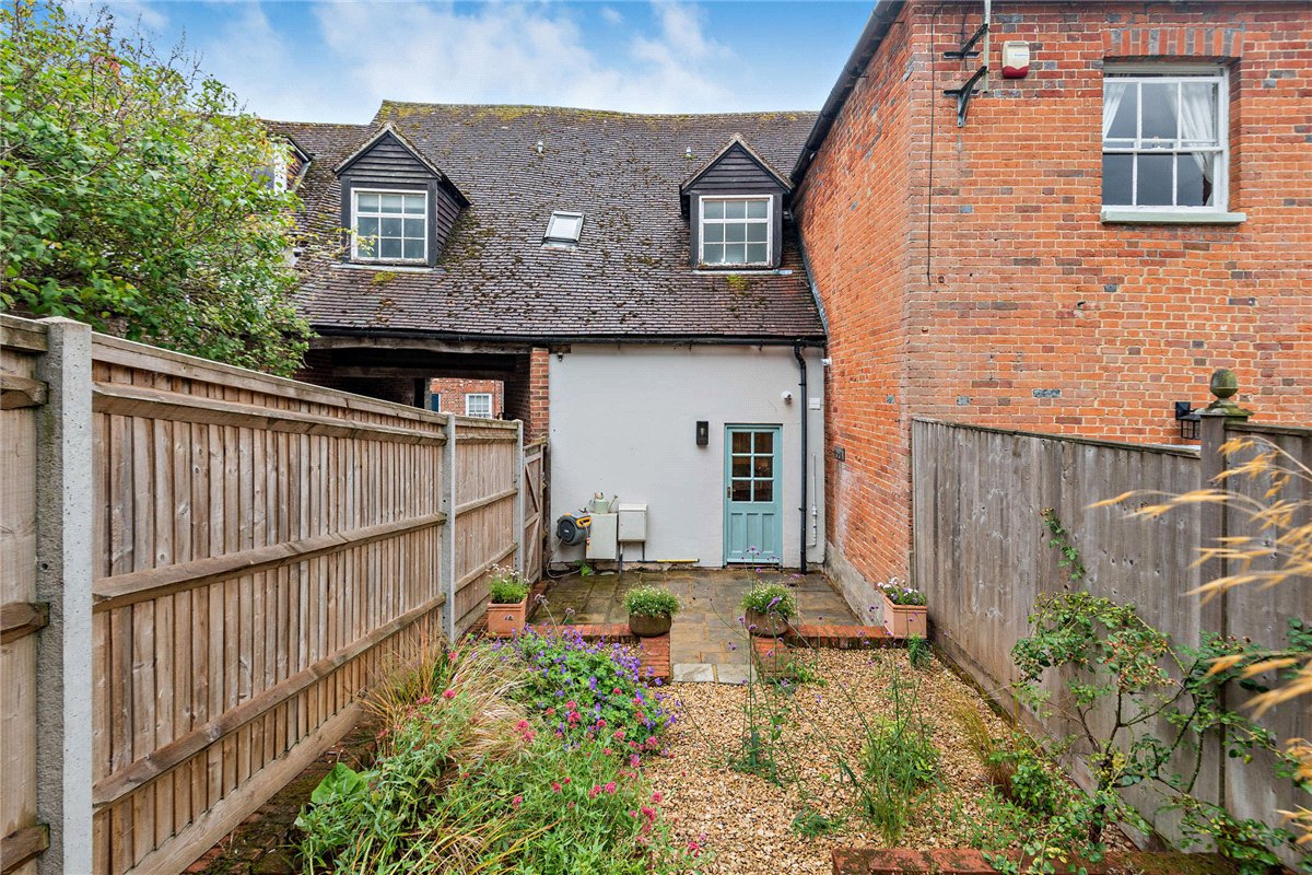 3 bedroom House, Phoenix Court, Kingsclere, RG20 - Available, Image 14