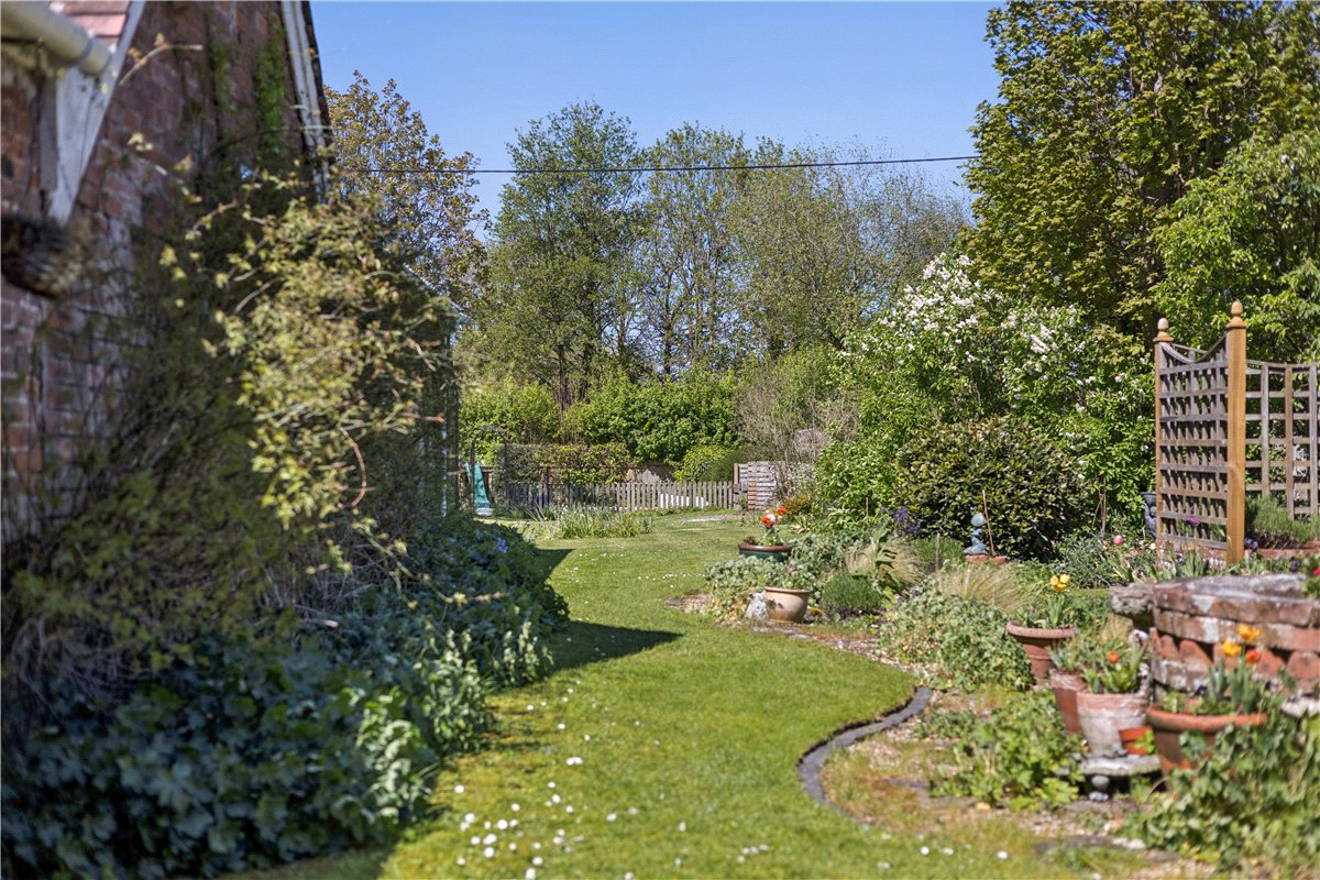 6 bedroom House, The Street, All Cannings, SN10 - Available, Image 5