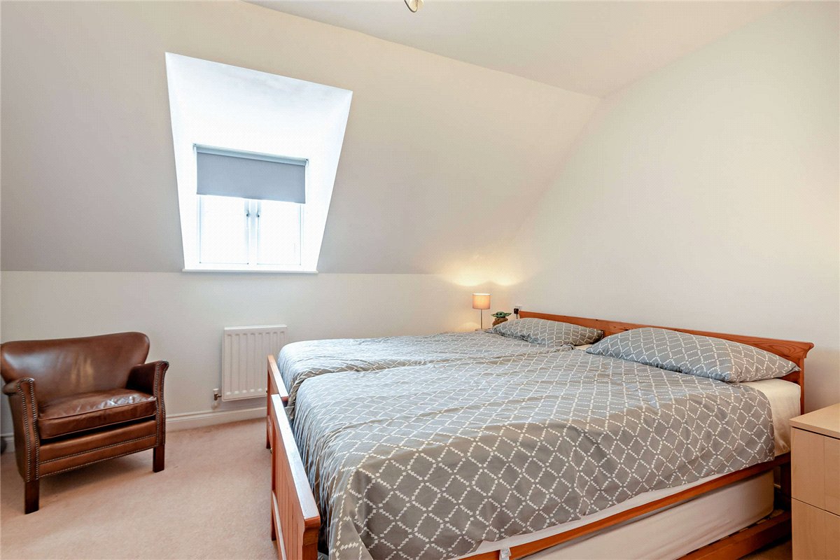 3 bedroom House, Urquhart Road, Thatcham, RG19 - Available, Image 12