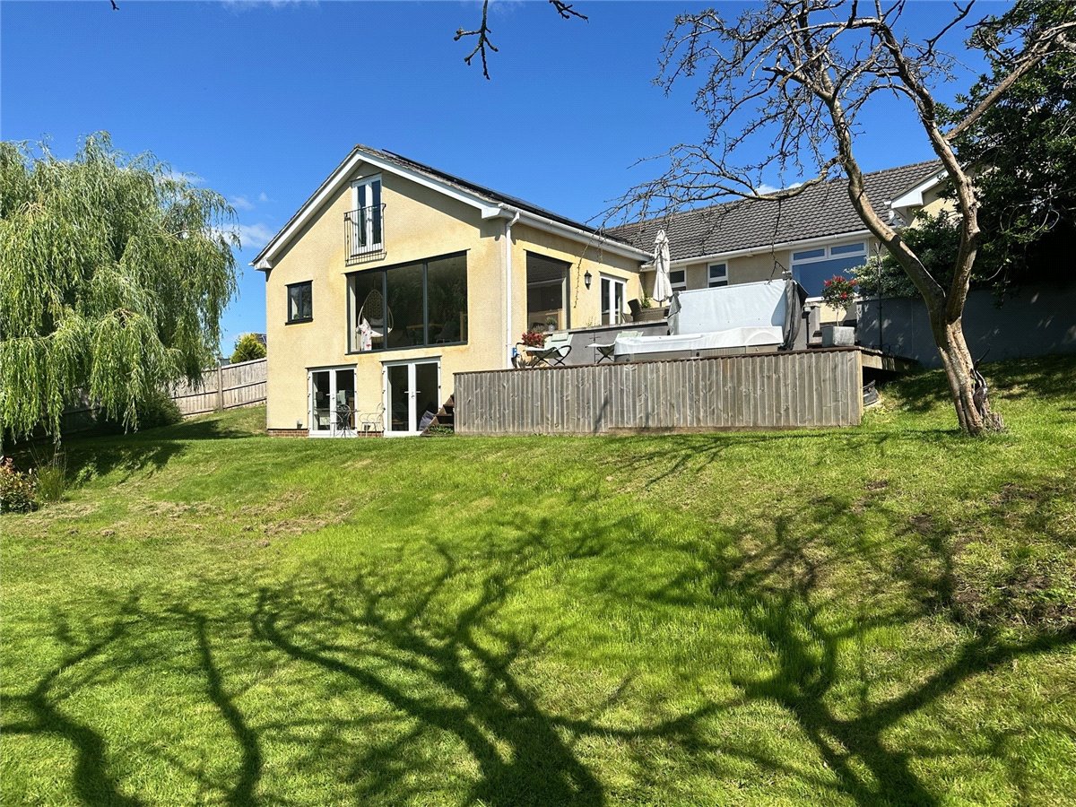 5 bedroom House, Studley Corner, Studley, SN11 - Sold