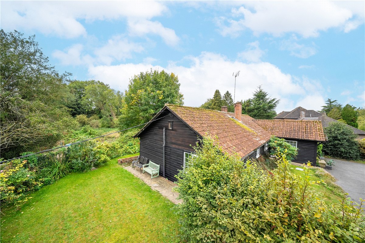 3 bedroom Bungalow, Paddock Field, Chilbolton, SO20 - Available, Image 10