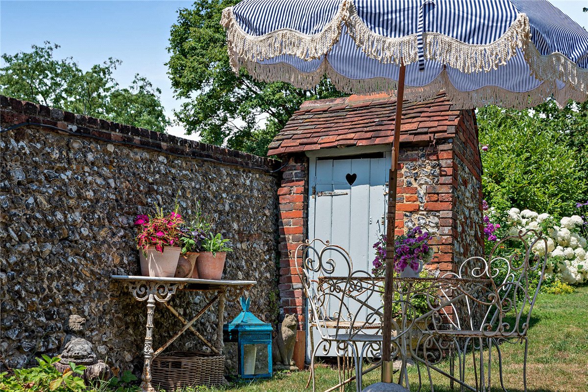 3 bedroom House, East Street, Hambledon, PO7 - Available, Image 11