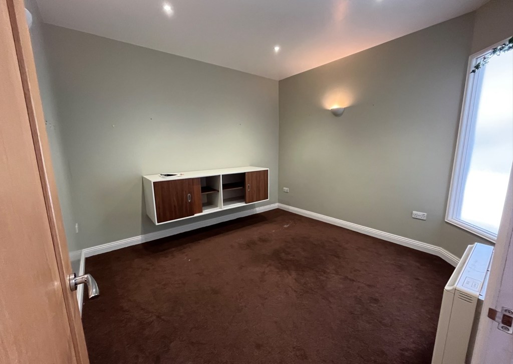 834 Sq Ft, 10 Bank Street, Melksham, SN12 - Under Offer, Image 1