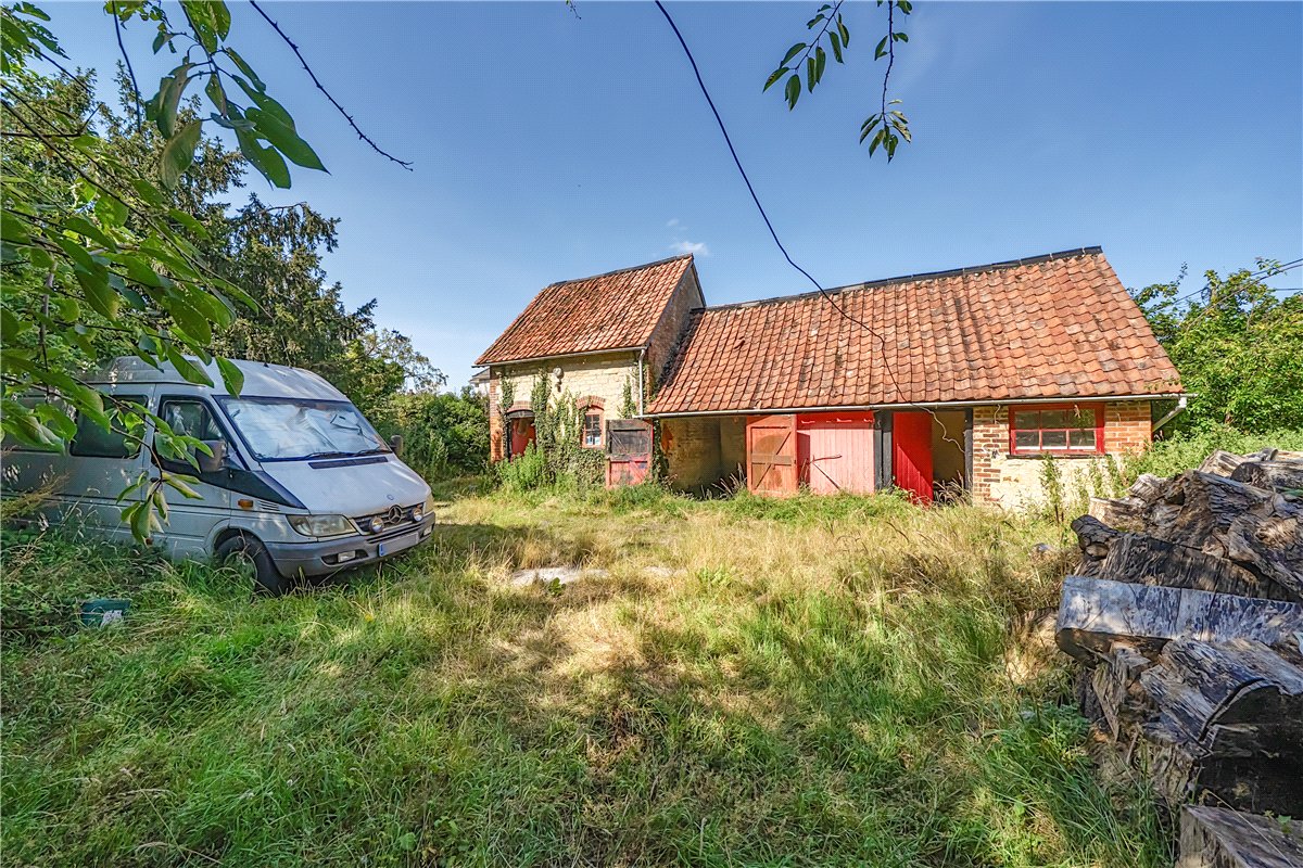 4 bedroom House, Oxford Road, Calne, SN11 - Available, Image 2