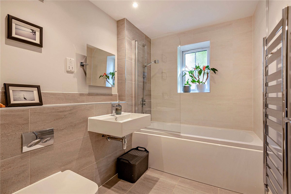 4 bedroom House, Folly Court, Cold Ash, RG18 - Available, Image 10
