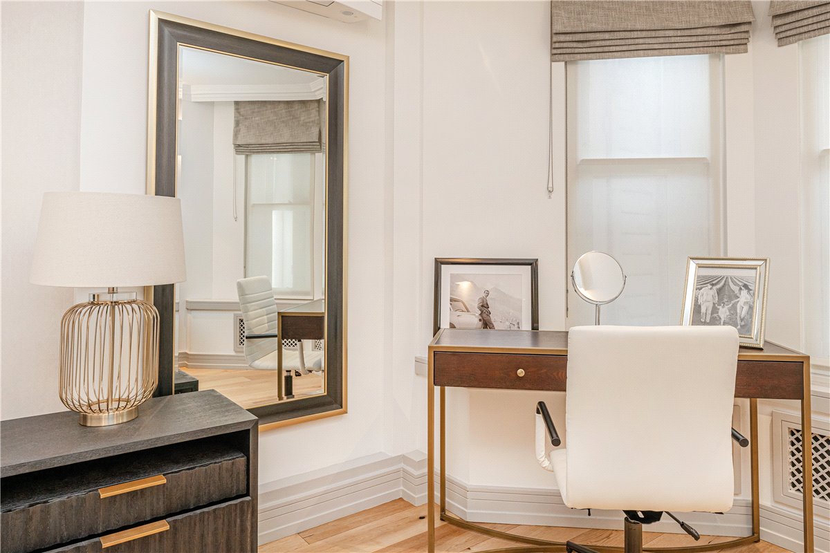 2 bedroom Flat, Park Street, Mayfair, W1K - Available, Image 15
