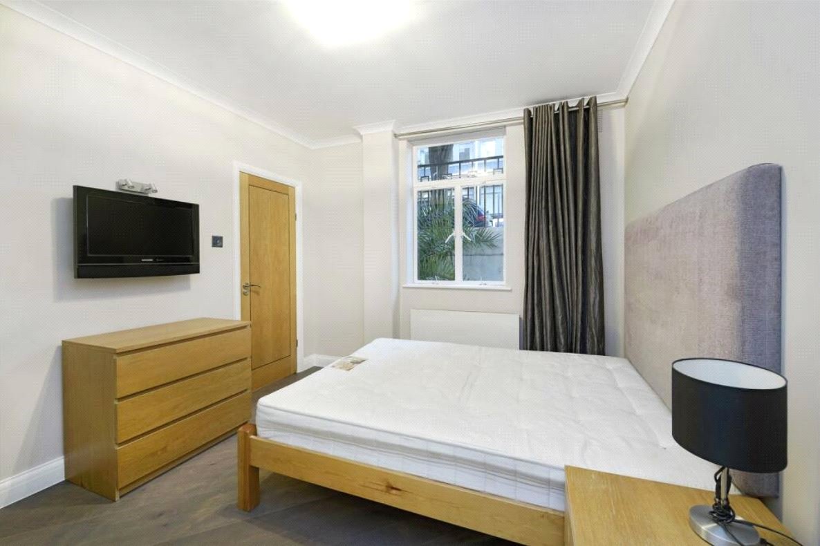 3 bedroom Flat, Montagu Square, Marylebone, W1H - Available, Image 9