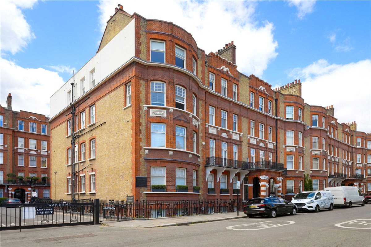 4 bedroom Flat, Wynnstay Gardens, Kensington, W8 - Available, Image 18