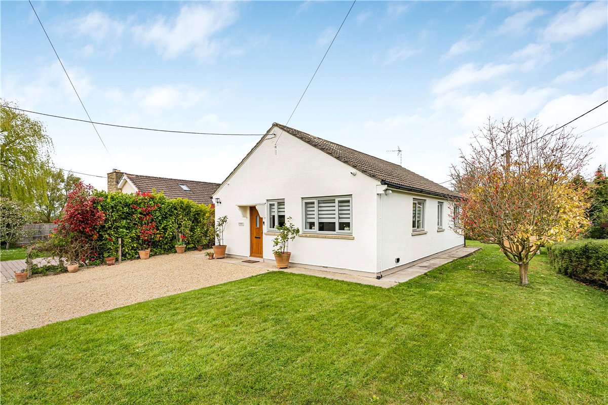 3 bedroom Bungalow, Middle Lane, Cherhill, SN11 - Available