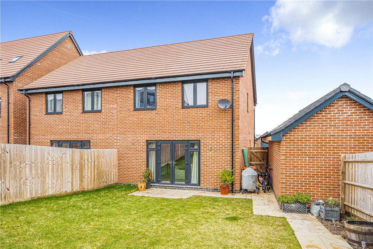 3 bedroom House, Fearnley Close, Glebe Farm, MK17 - , Image 17