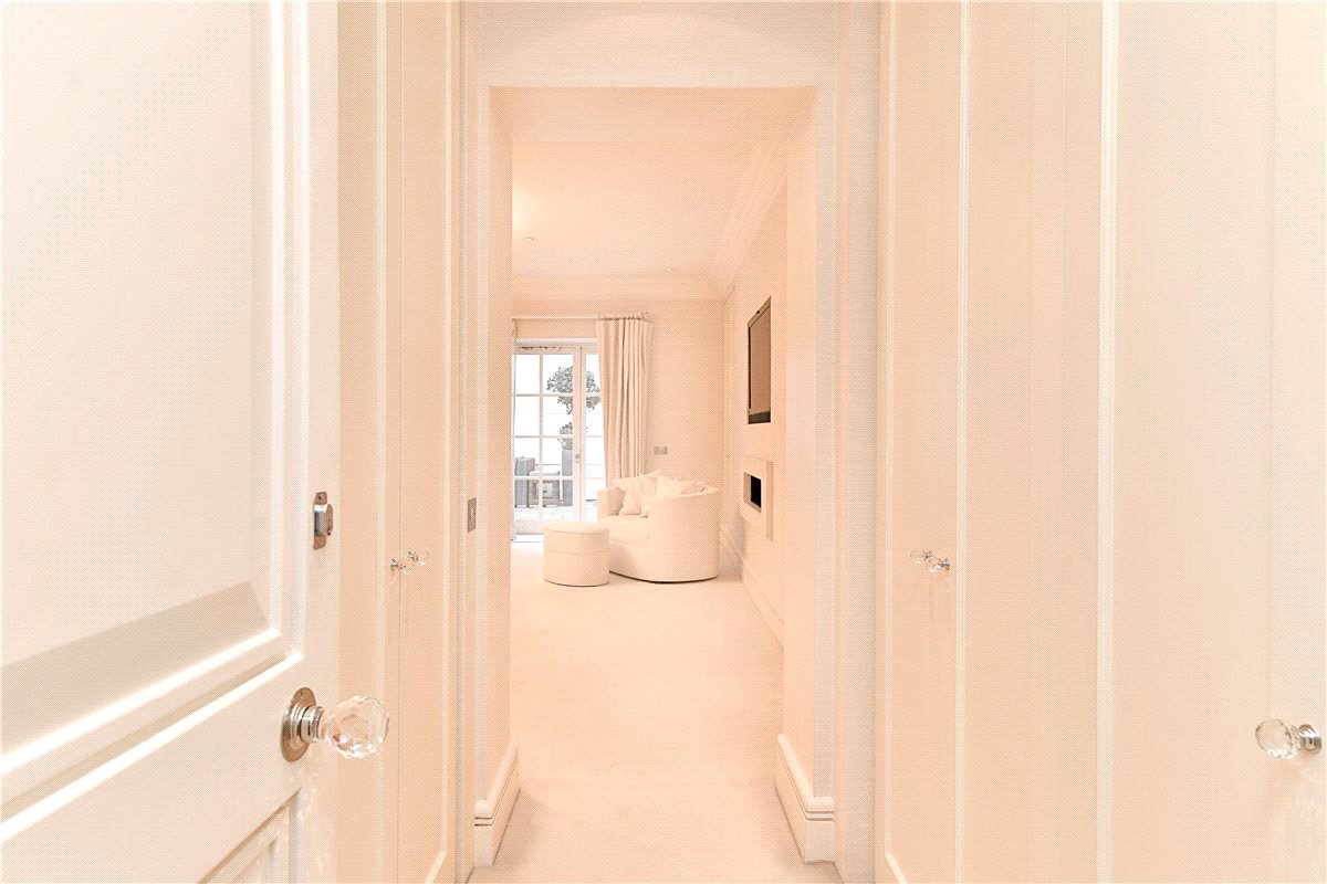 4 bedroom Flat, Upper Grosvenor Street, Mayfair, W1K - Available, Image 8