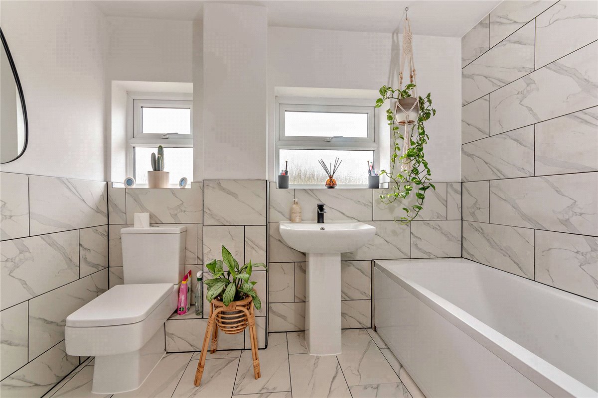 3 bedroom House, Copnor Close, Woolton Hill, RG20 - Sold, Image 2