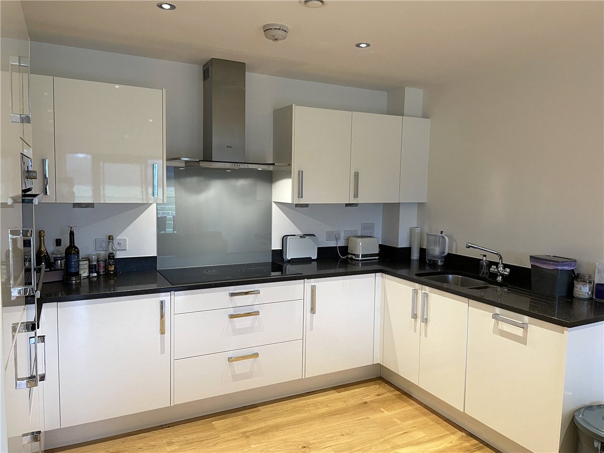 2 bedroom Flat, Kingman Way, Newbury, RG14 - Let Agreed, Image 1