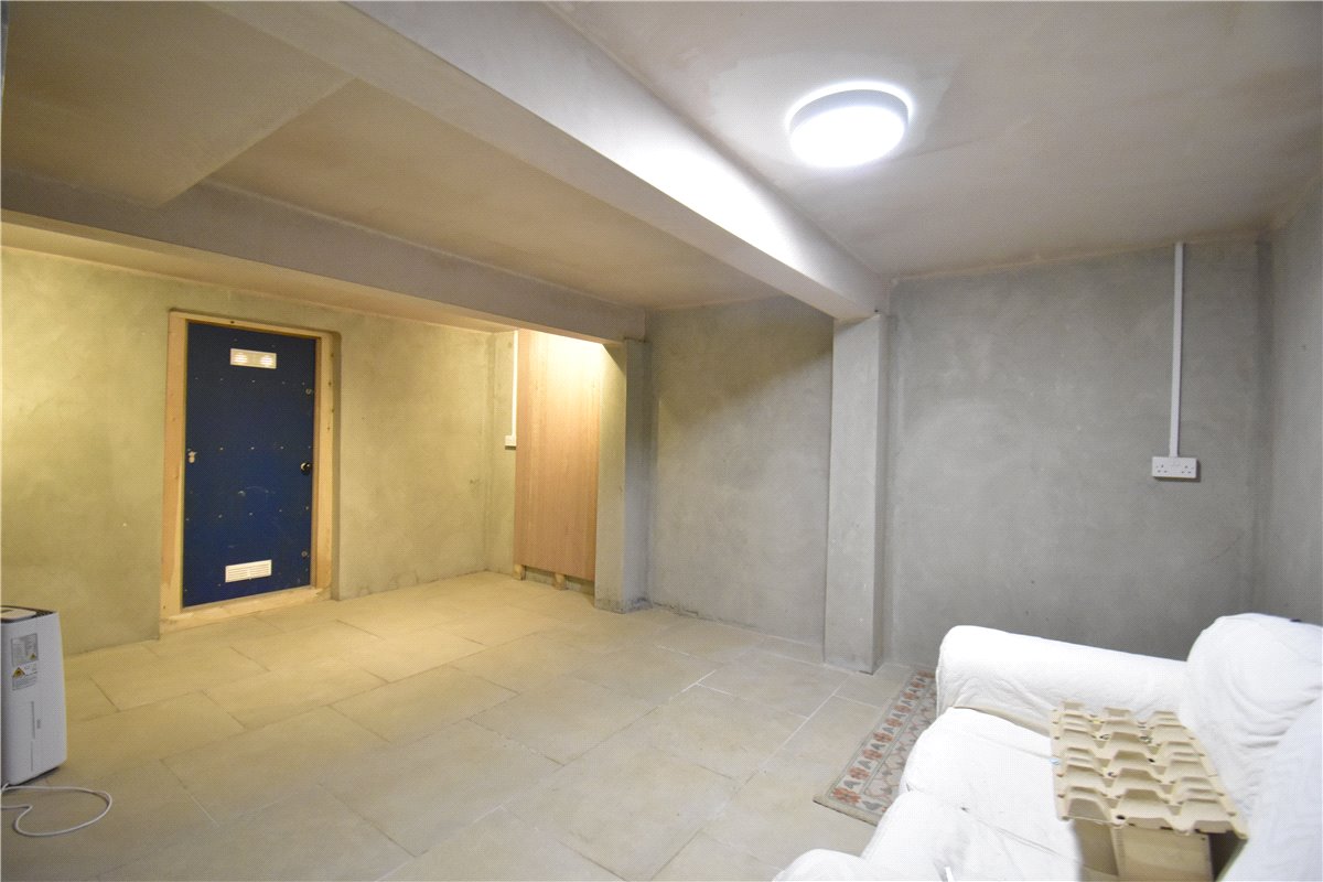 6 bedroom House, Newmarket Road, Kirtling, CB8 - , Image 31