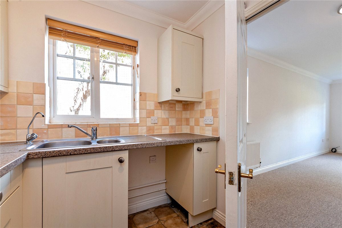 2 bedroom Flat, Newtown Road, Newbury, RG14 - Sold STC, Image 3