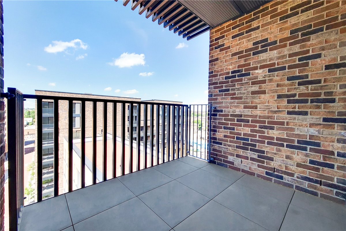 2 bedroom Flat, Greyhound Parade, Wimbledon Grounds, London, SW17 - Available, Image 3