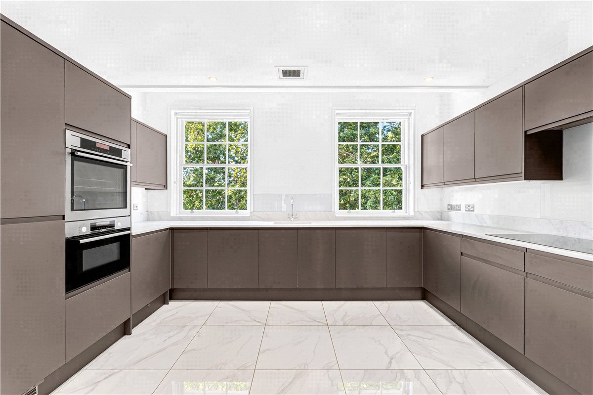 3 bedroom Flat, Gloucester Square, Paddington, W2 - Available, Image 2