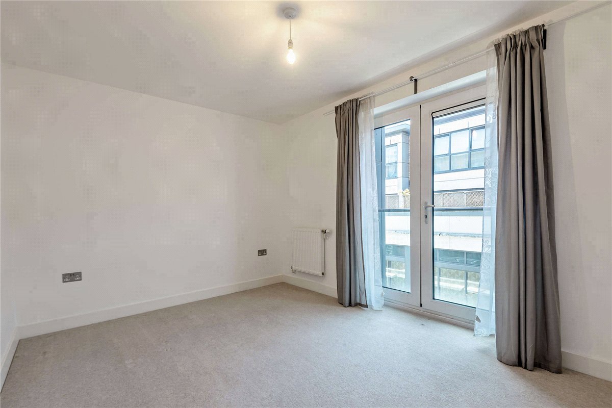 2 bedroom Flat, Park Way, Newbury, RG14 - Available, Image 9