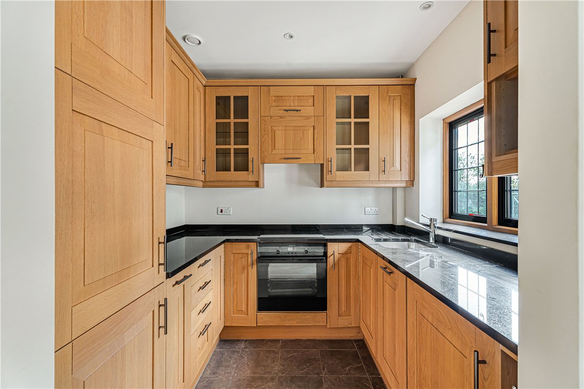 10 bedroom House, Frith Hill, South Heath, HP16 - Available, Image 31