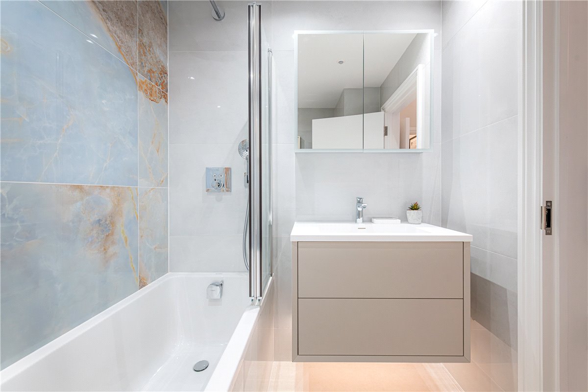 2 bedroom Flat, Park Street, Mayfair, W1K - Available, Image 16