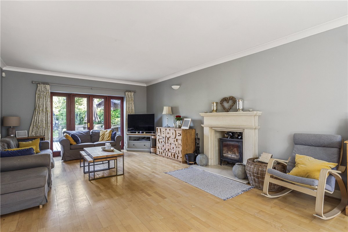 6 bedroom House, Kelham Gardens, Marlborough, SN8 - Available, Image 2