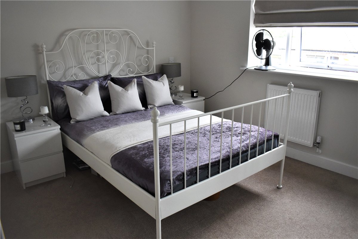 1 bedroom Flat, Steel Close, Newbury, RG14 - Available, Image 2