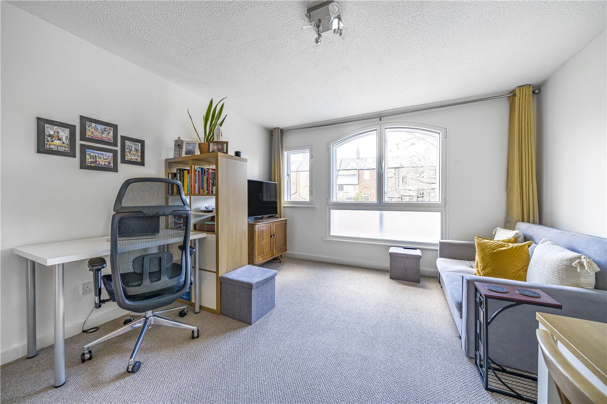 2 bedroom Flat, The Chilterns, Gloucester Green, OX1 - , Image 8