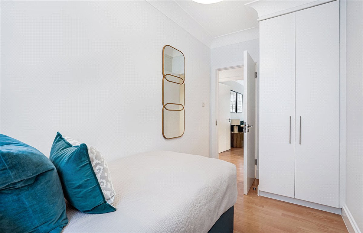 2 bedroom Flat, Kensington High Street, Kensington, W8 - Available, Image 5
