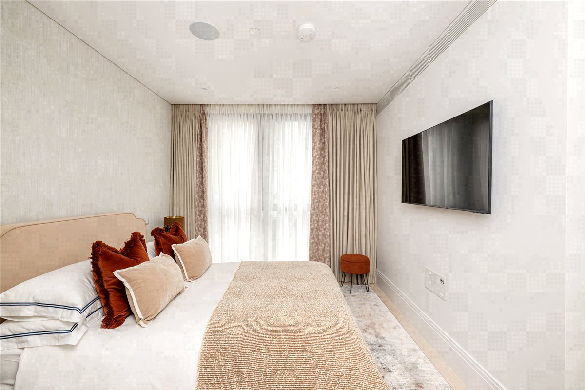 2 bedroom Flat, Cork Street, Mayfair, W1S - Available, Image 11