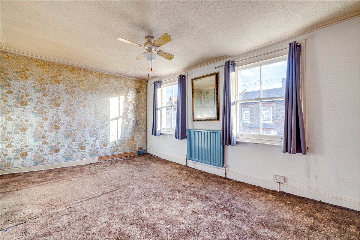 3 bedroom House, Longfield Street, London, SW18 - Available