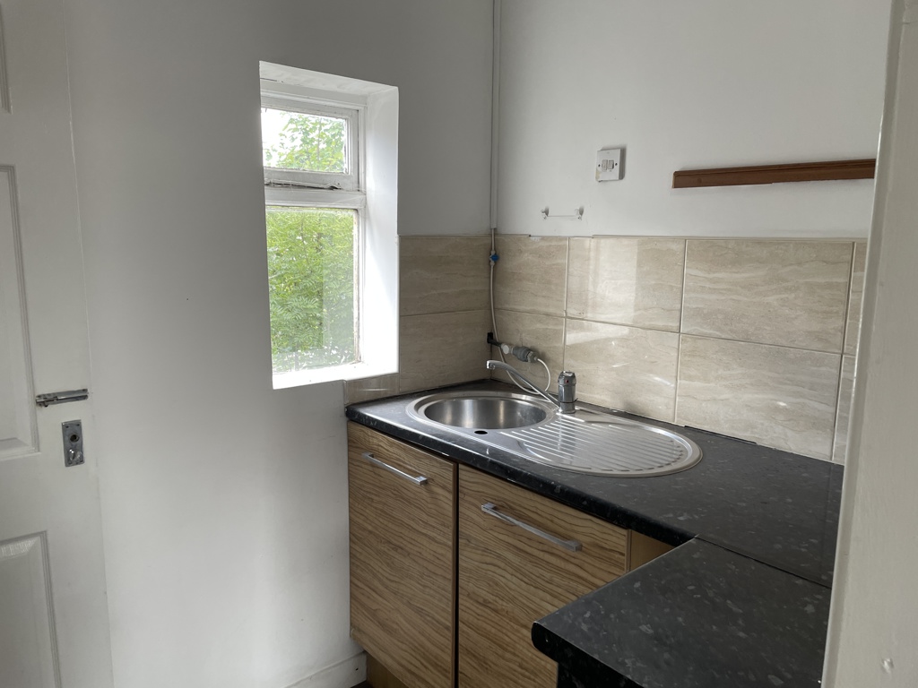 729 Sq Ft, 15 Headingley Lane, Leeds, LS6 - Available, Image 3