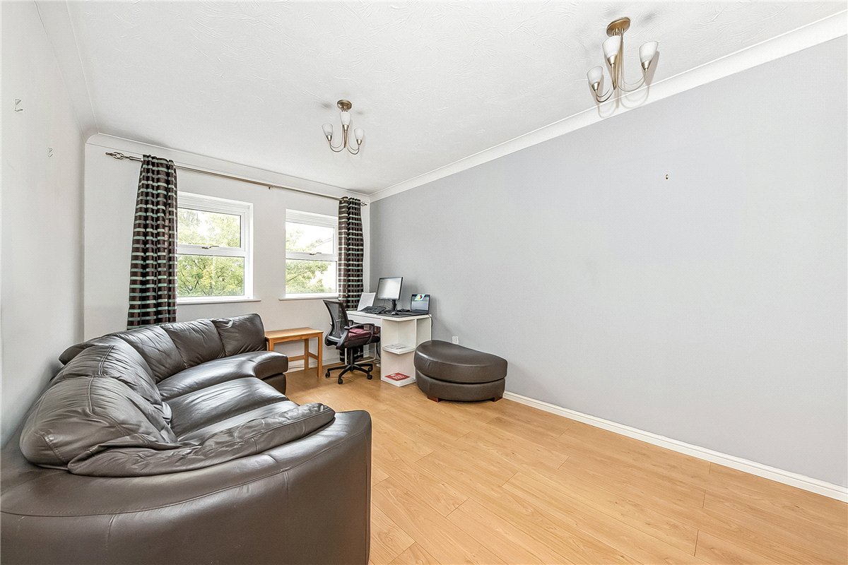 2 bedroom Flat, Sunbury-on-Thames, Surrey, TW16 - Available, Image 2