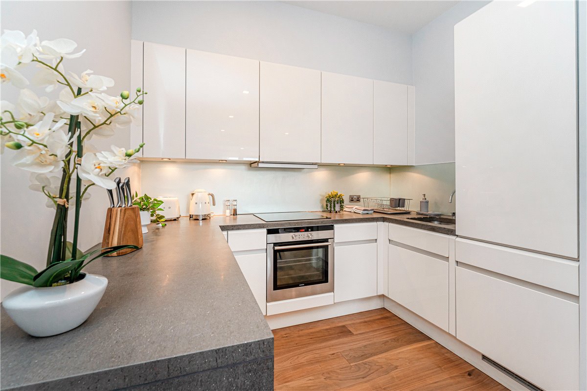 2 bedroom Flat, Market Place, Soho, W1W - Available, Image 10