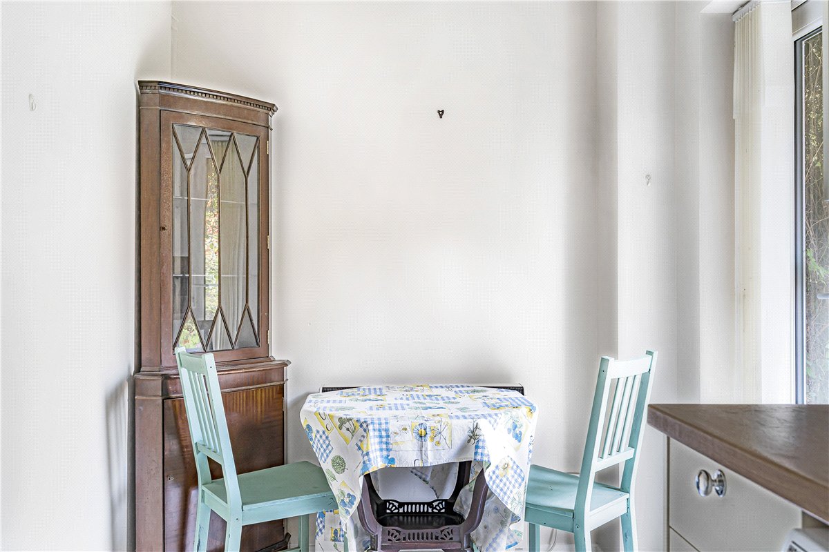 2 bedroom House, Avon Place, River Street, SN9 - Available, Image 3