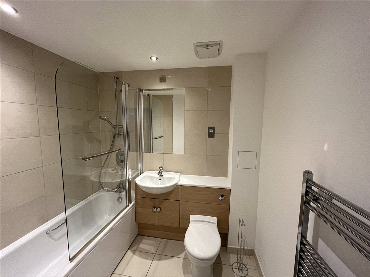 2 bedroom Flat, Park Way, Newbury, RG14 - Let Agreed, Image 1