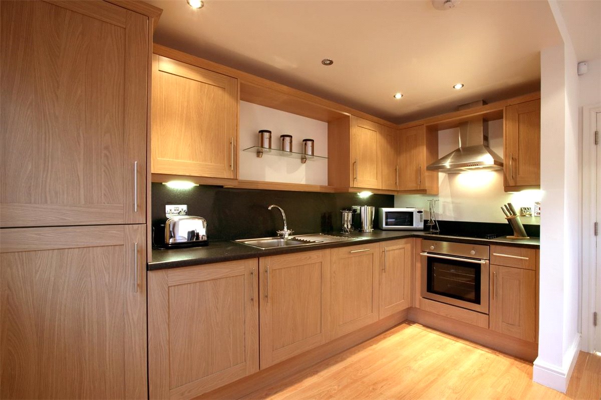 1 bedroom Flat, Carnegie Road, Newbury, RG14 - , Image 2
