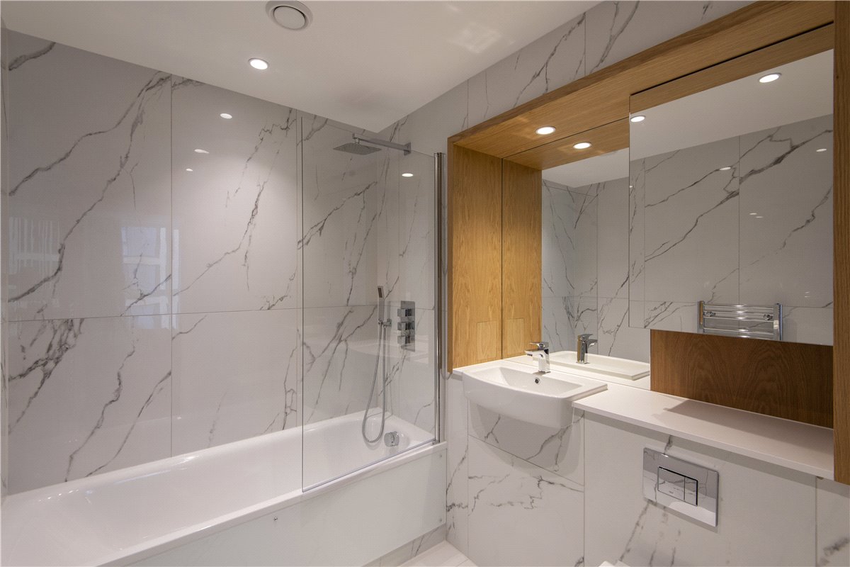 2 bedroom Flat, Greyhound Parade, Wimbledon Grounds, London, SW17 - Available, Image 1