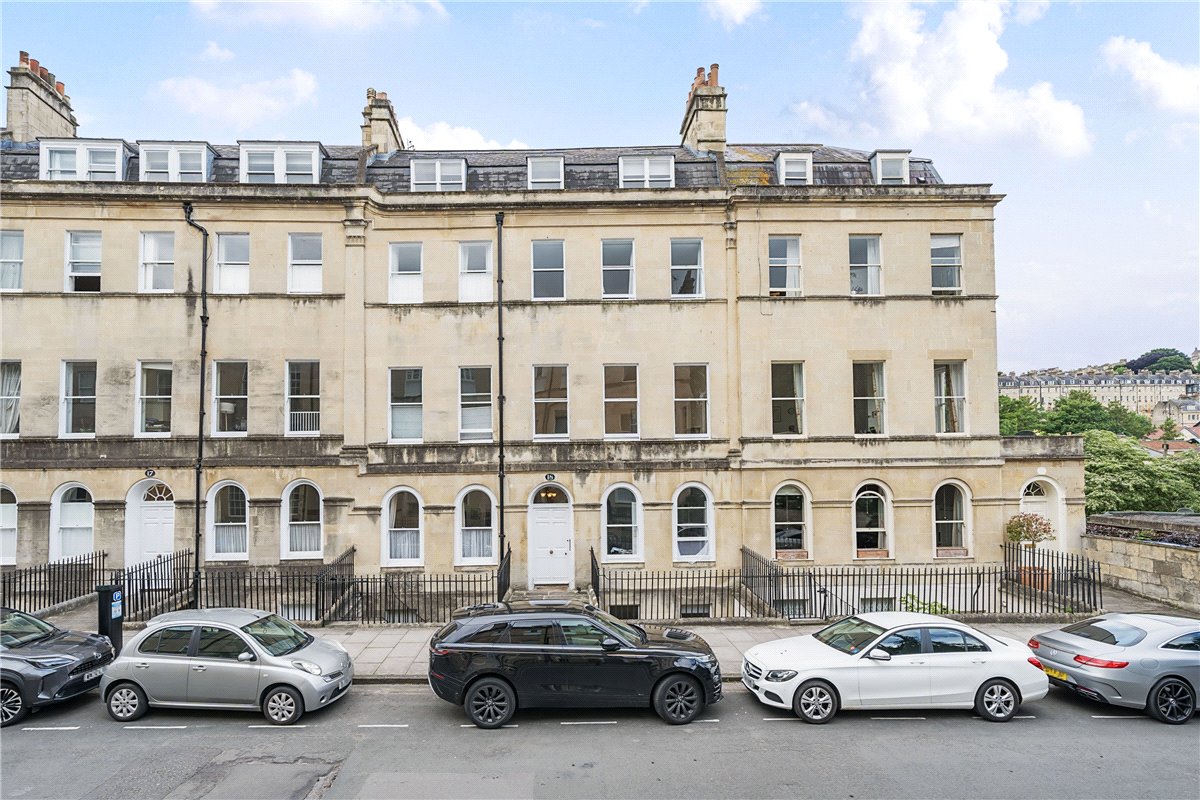 2 bedroom Flat, Henrietta Street, Bath, BA2 - Sold