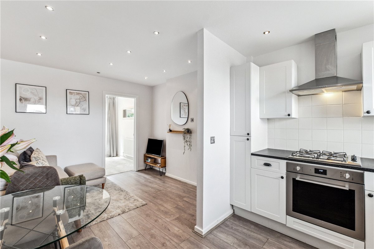 2 bedroom Flat, Bell Drive, London, SW18 - , Image 4