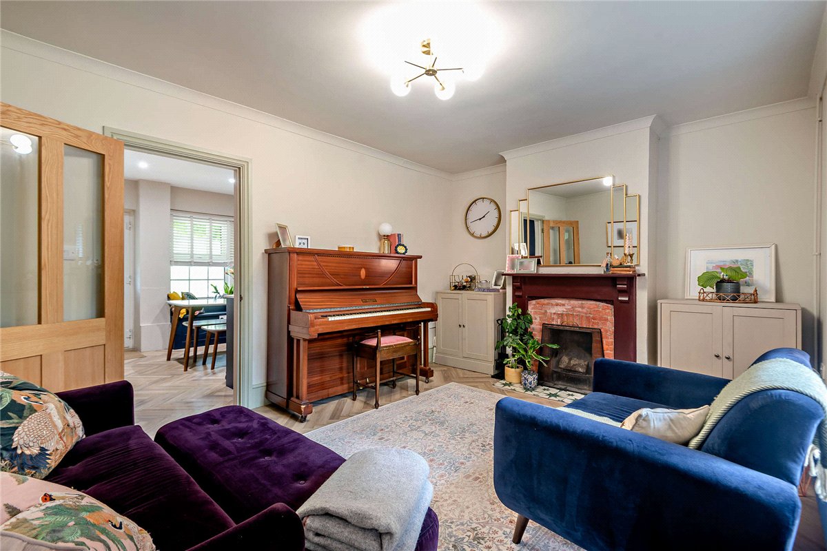 2 bedroom House, Pear Tree Lane, Newbury, RG14 - Available, Image 2