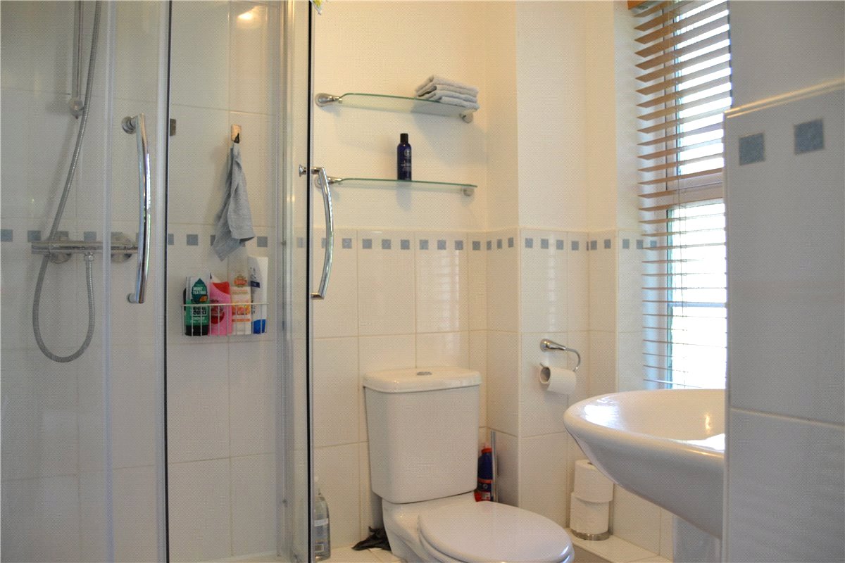 2 bedroom Flat, Old College Road, Newbury, RG14 - Available, Image 5
