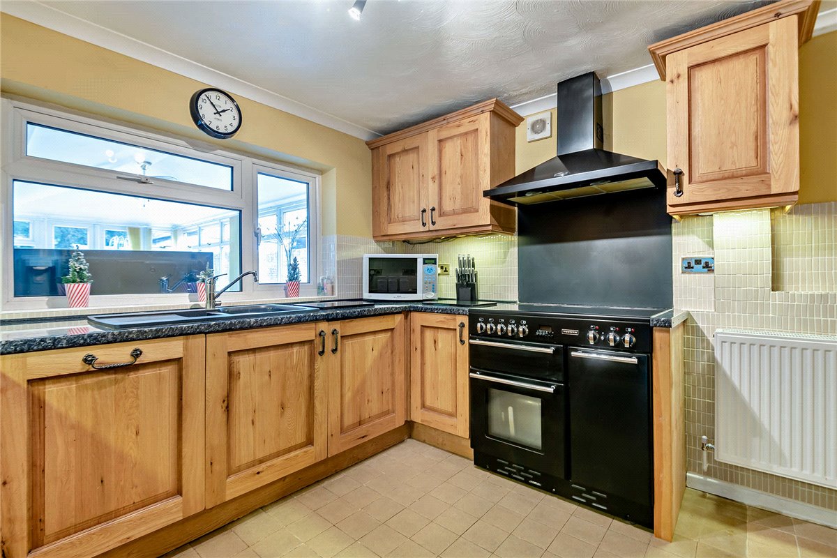 4 bedroom Bungalow, Long Lane, Hermitage, RG18 - Available, Image 5