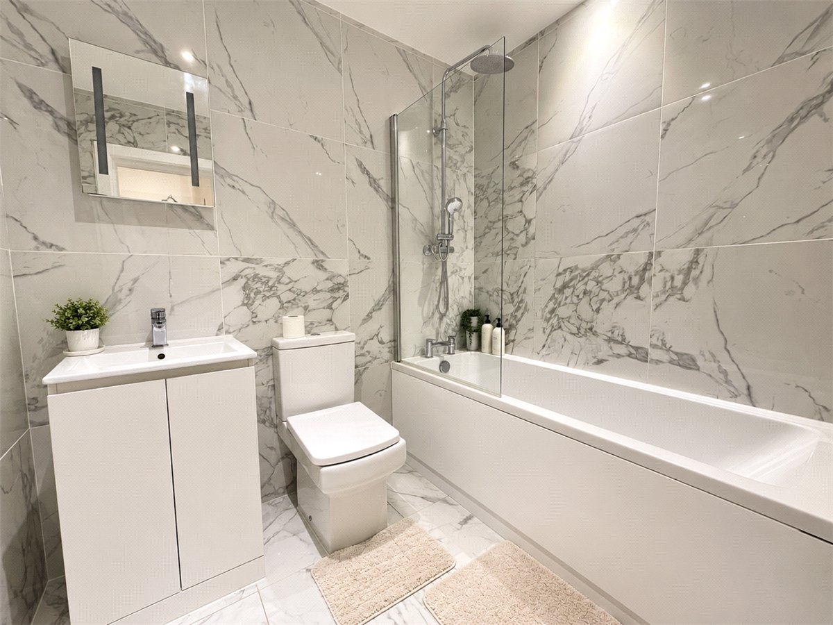 2 bedroom Flat, New Lane, Havant, PO9 - , Image 6