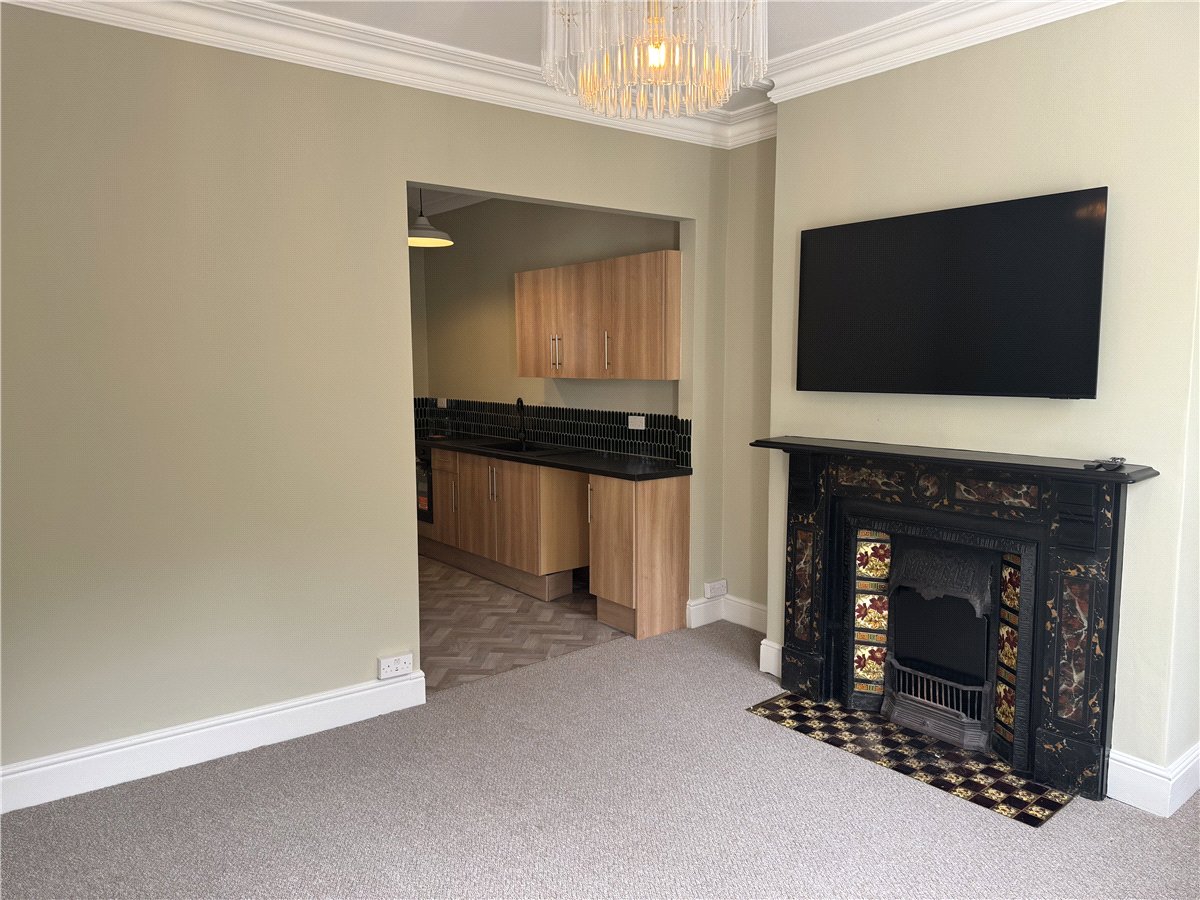 3 bedroom Maisonette, London Street, Bath, BA1 - Available, Image 2