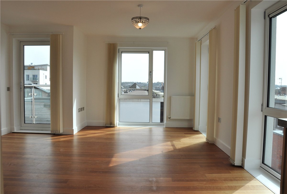 2 bedroom Flat, Park Way, Newbury, RG14 - Let Agreed, Image 1